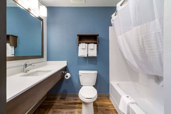 Room 32 of 53